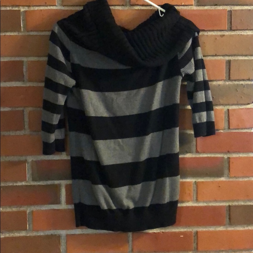 Black and grey striped Express sweater ❤️